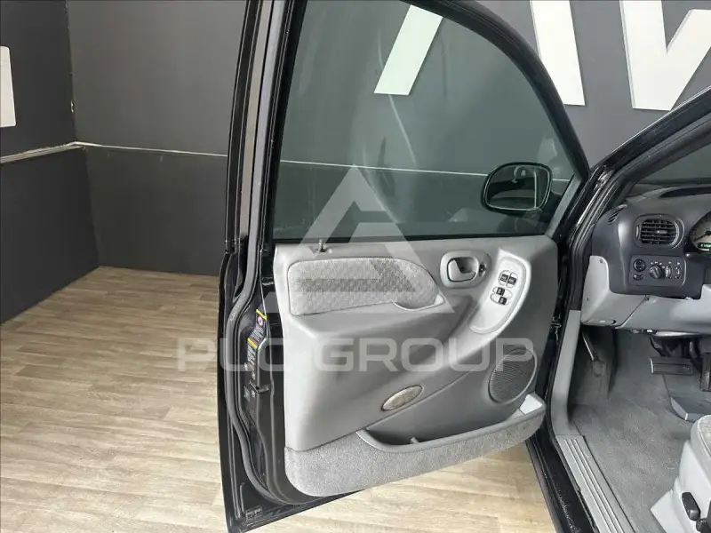 2004 Chrysler VOYAGER