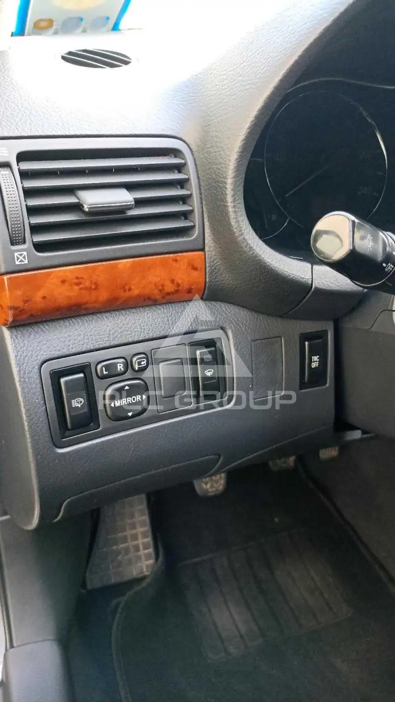 2004 Toyota Avensis