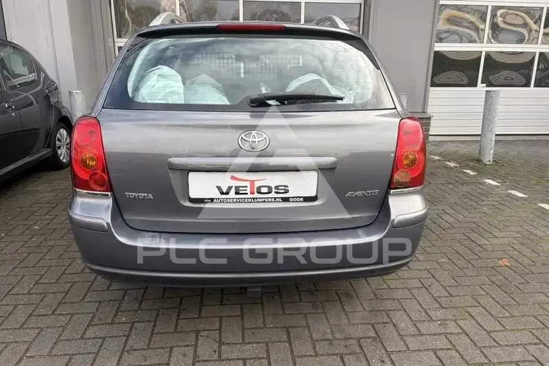 2004 Toyota Avensis