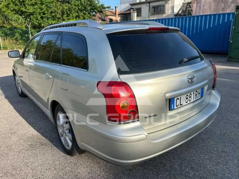 2004 Toyota Avensis