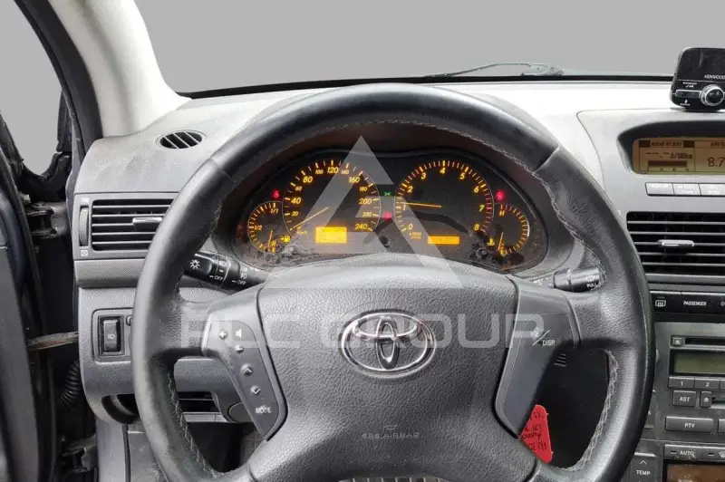 2004 Toyota Avensis