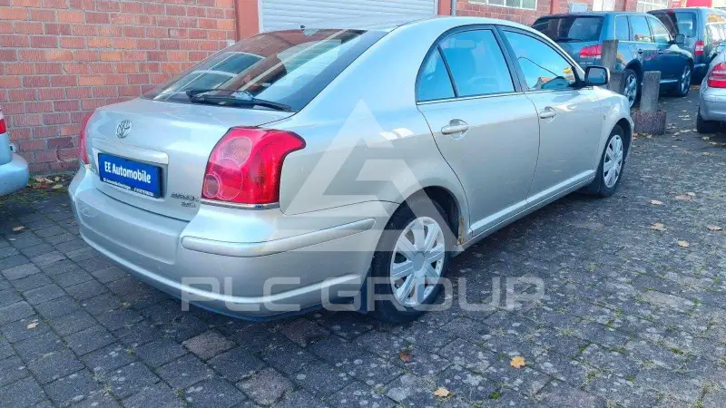 2004 Toyota Avensis
