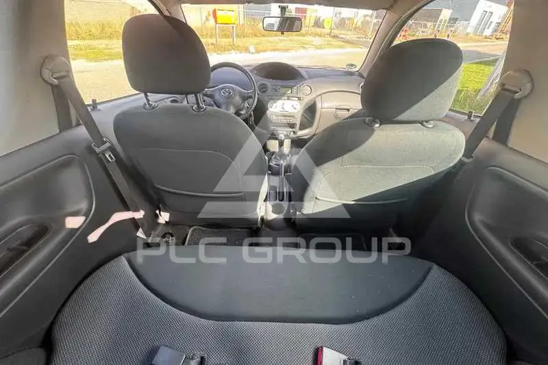 2004 Toyota YARIS