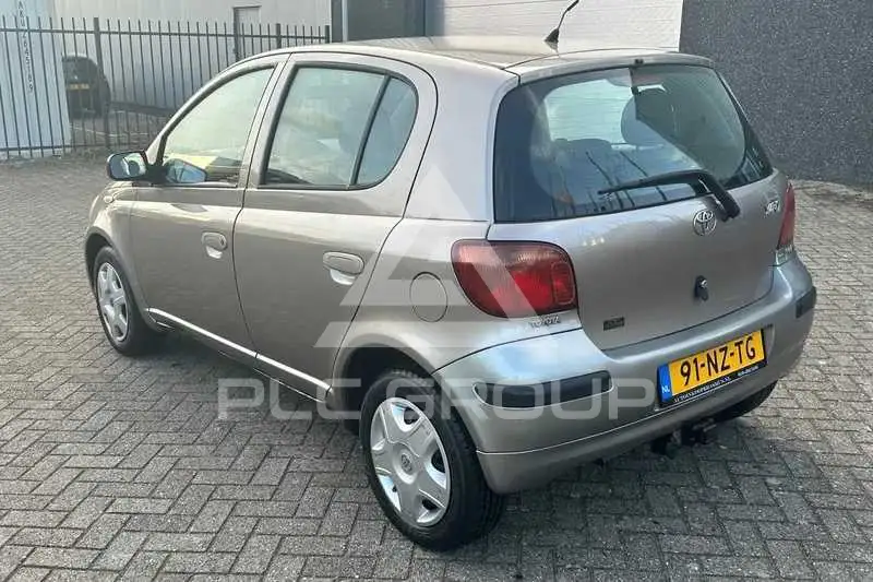 2004 Toyota YARIS