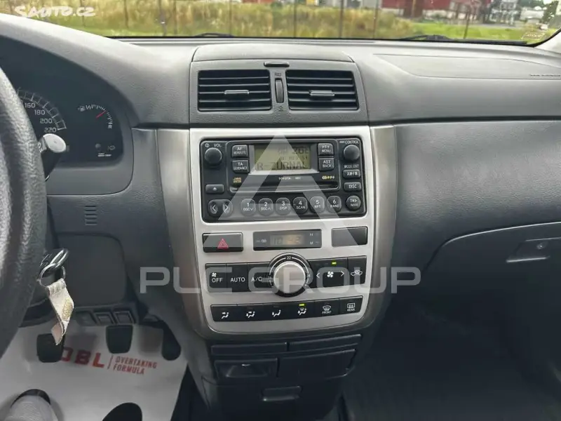 2004 Toyota Avensis