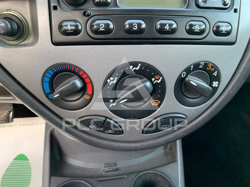2004 Ford FOCUS