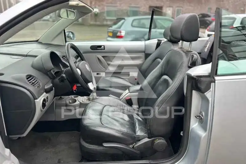 2004 Volkswagen BEETLE