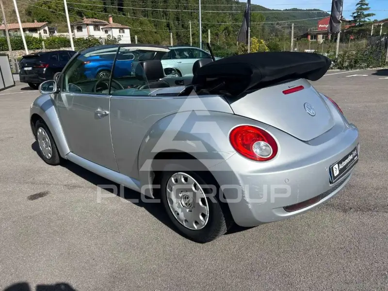 2004 Volkswagen BEETLE
