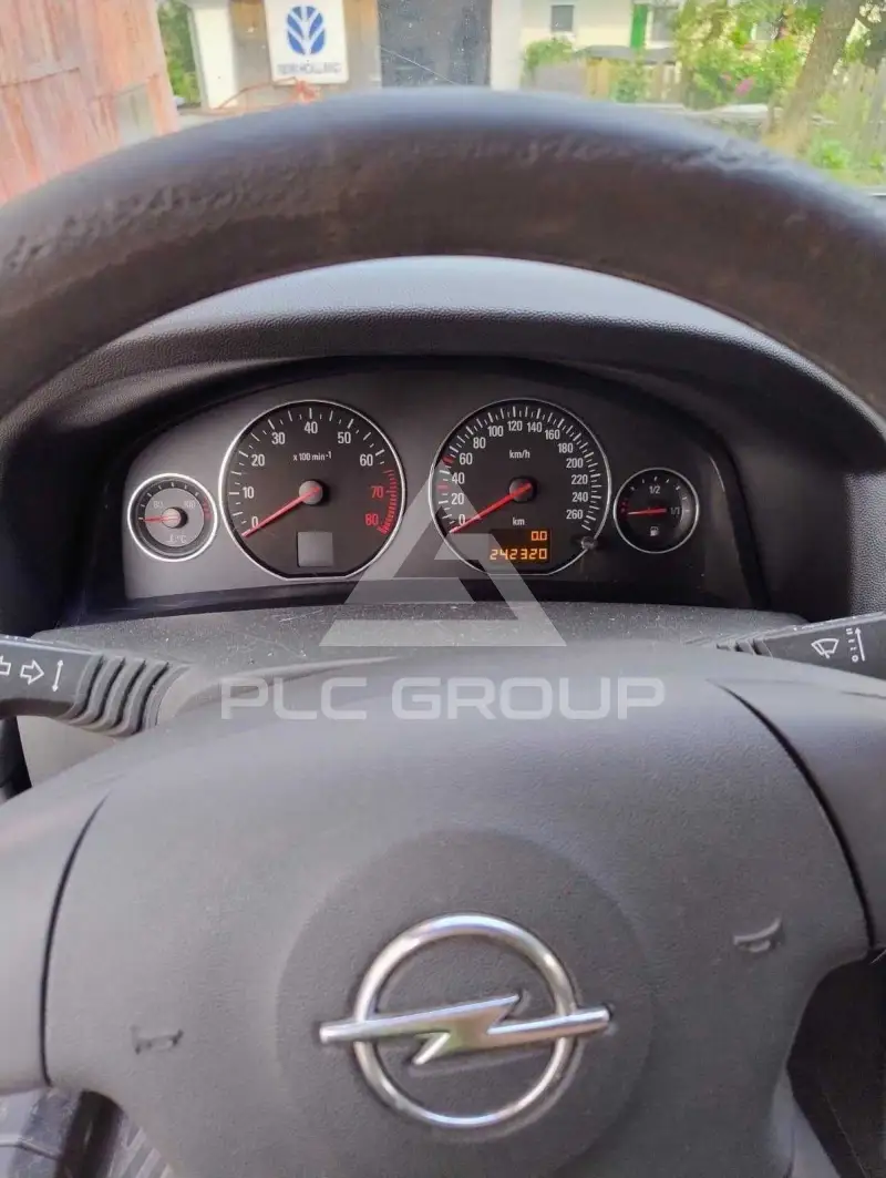 2004 Opel Signum