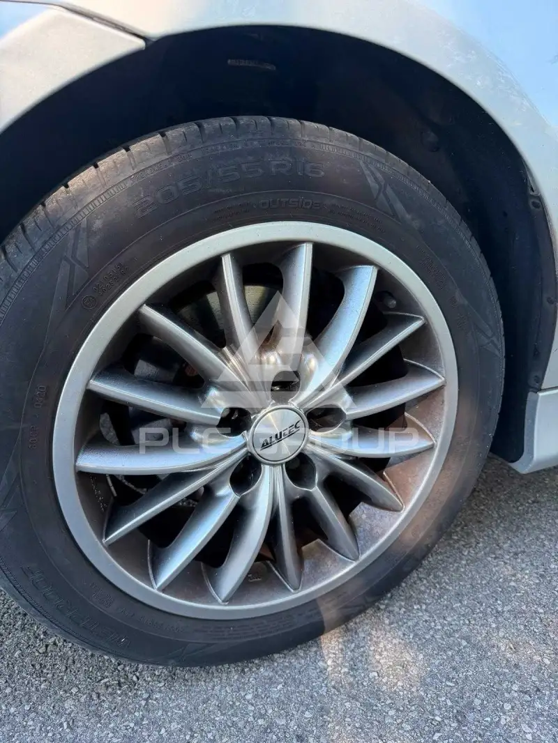 2005 BMW 330