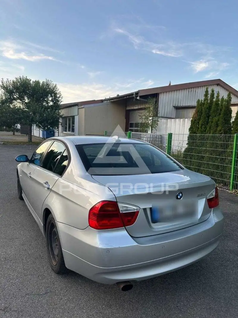 2005 BMW 330