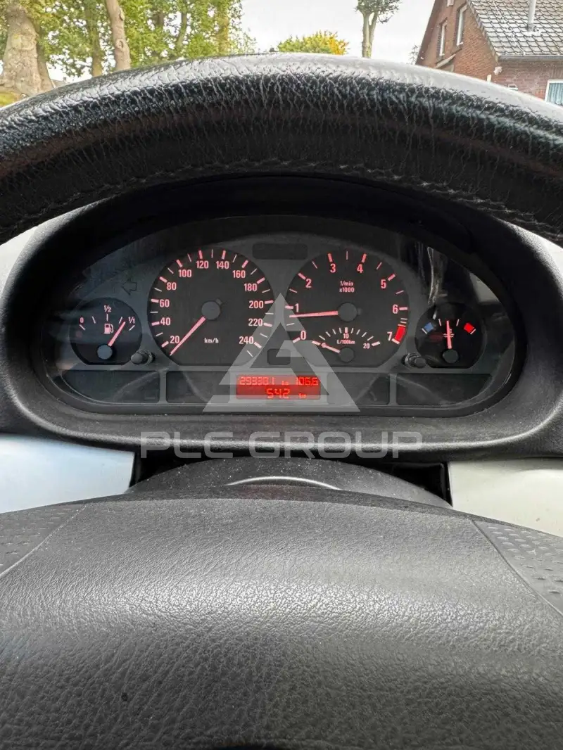 2005 BMW 330