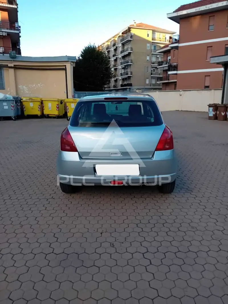 2005 Suzuki SWIFT