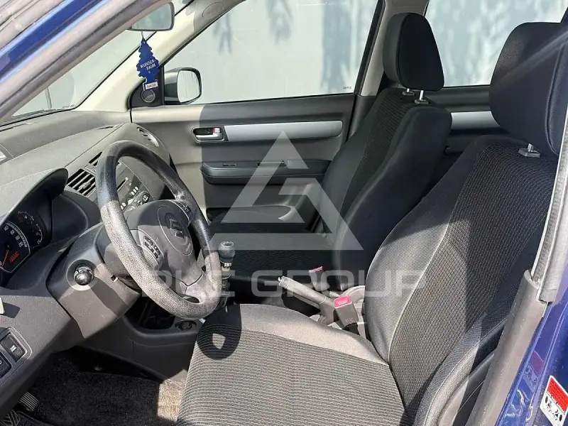 2005 Suzuki SWIFT