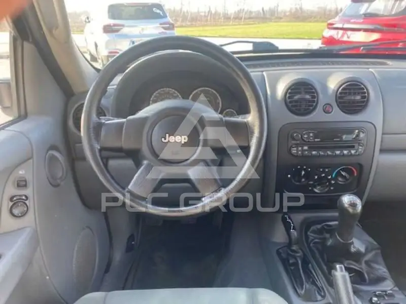 2005 Jeep CHEROKEE