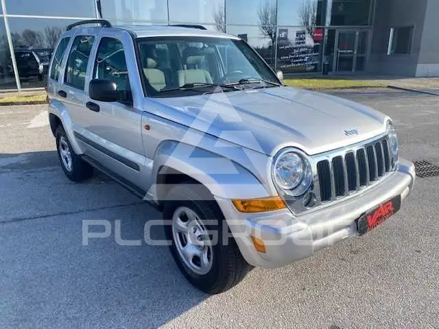 2005 Jeep CHEROKEE