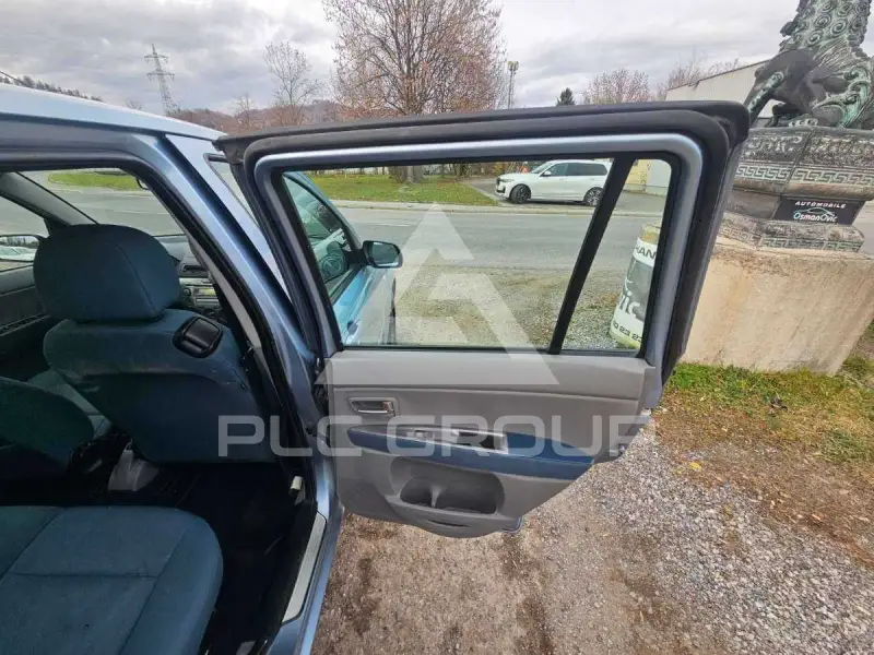 2005 Mazda 2
