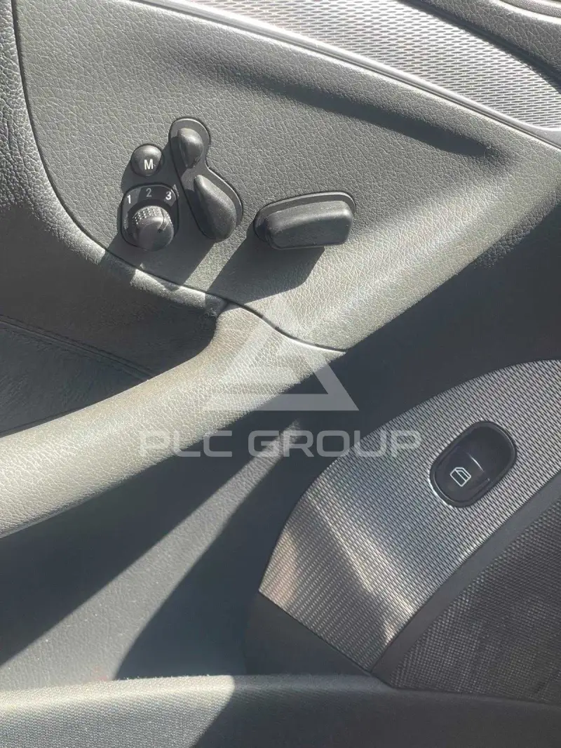 2005 Mercedes Benz 320