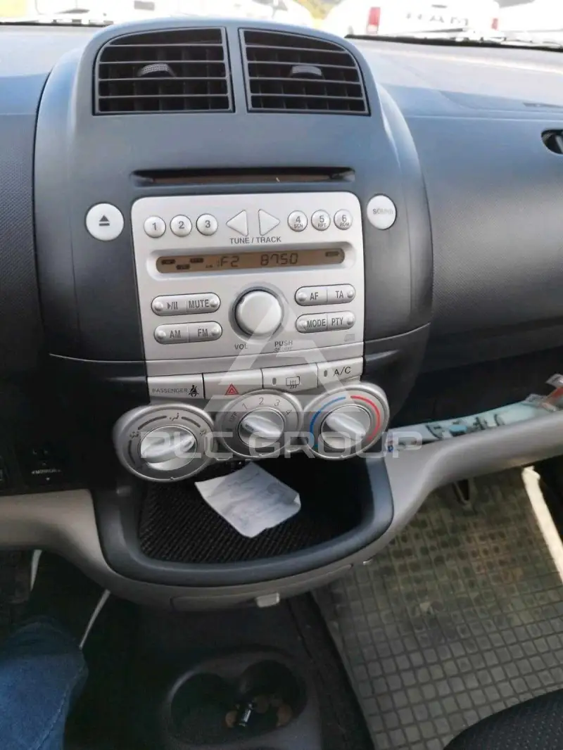 2005 Daihatsu Sirion