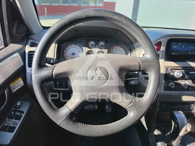 2006 Mitsubishi PAJARO
