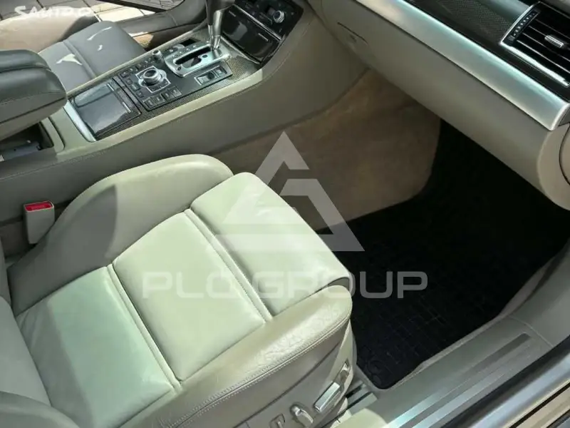 2006 Audi S8