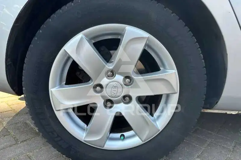 2008 KIA Carens