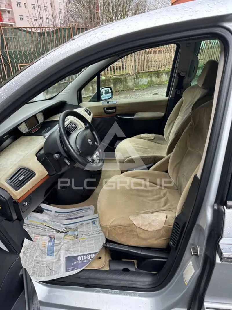 2009 Lancia Phedra