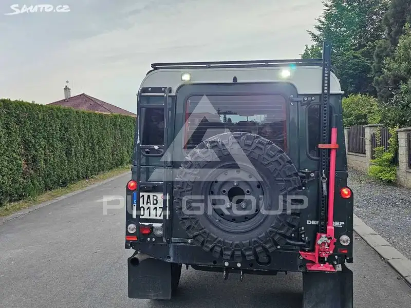 2009 Land Rover DEFENDER