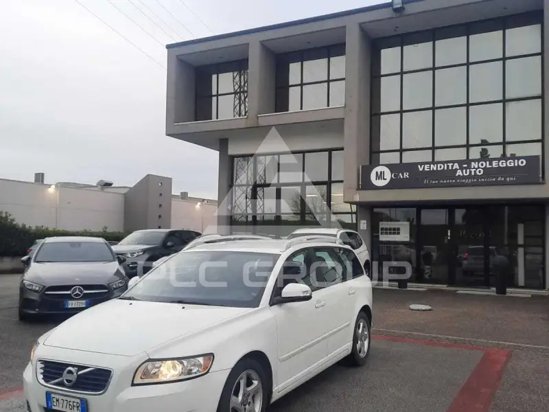 2010 Volvo XC40
