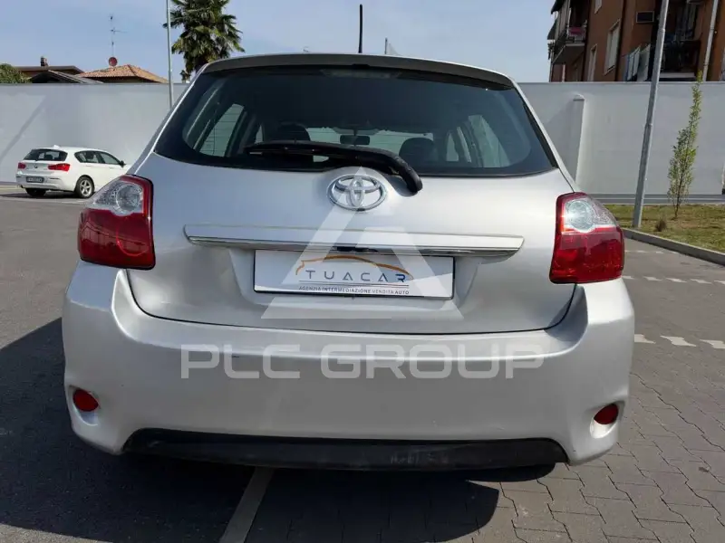 2010 Toyota AURIS