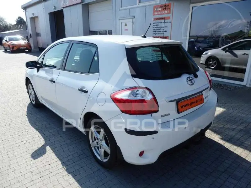 2010 Toyota AURIS