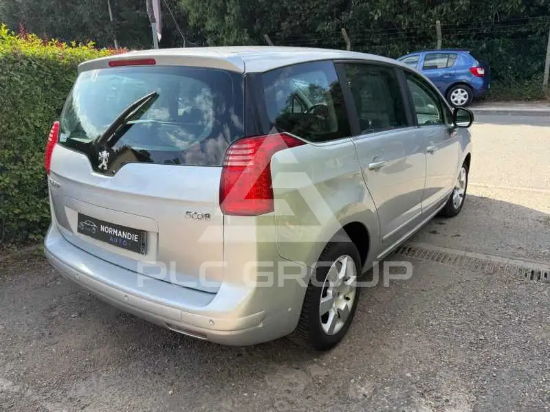 2010 Peugeot 5008