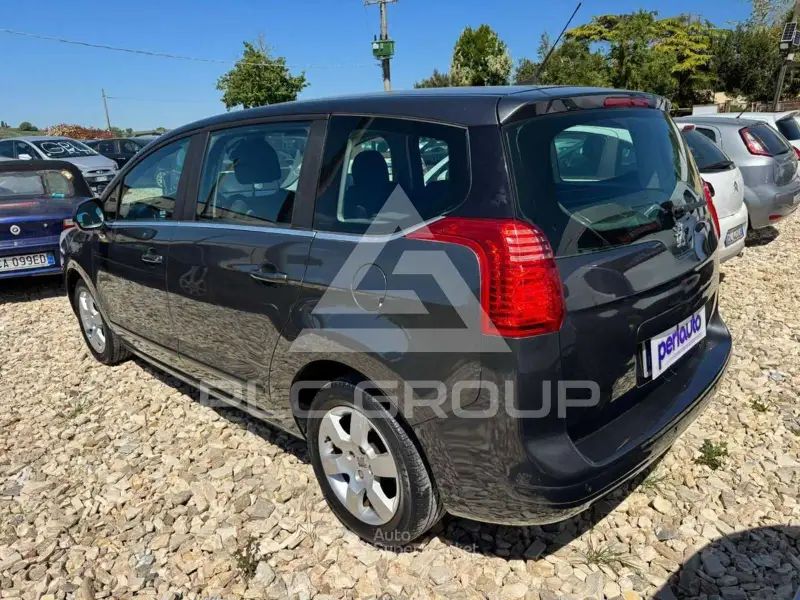 2010 Peugeot 5008
