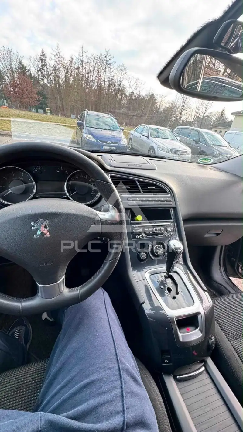 2010 Peugeot 5008