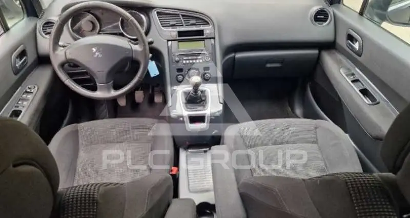 2010 Peugeot 5008