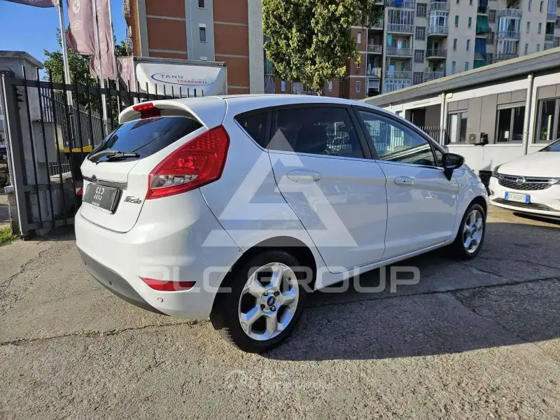 2010 Ford FIESTA