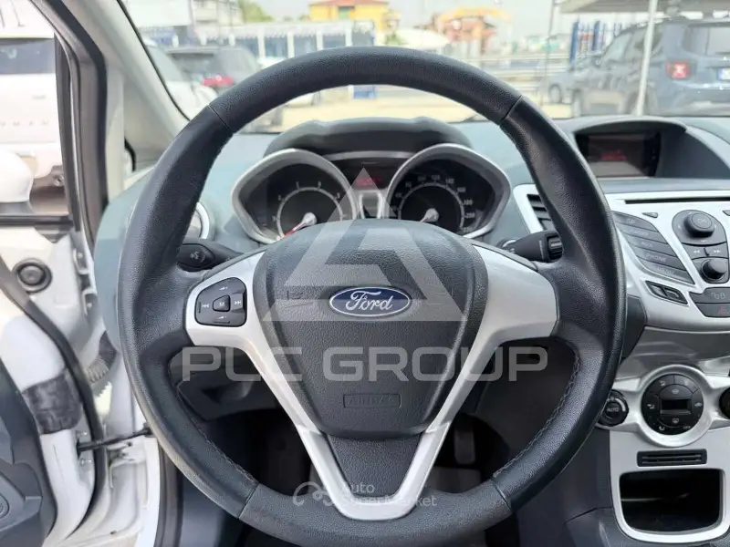 2010 Ford FIESTA
