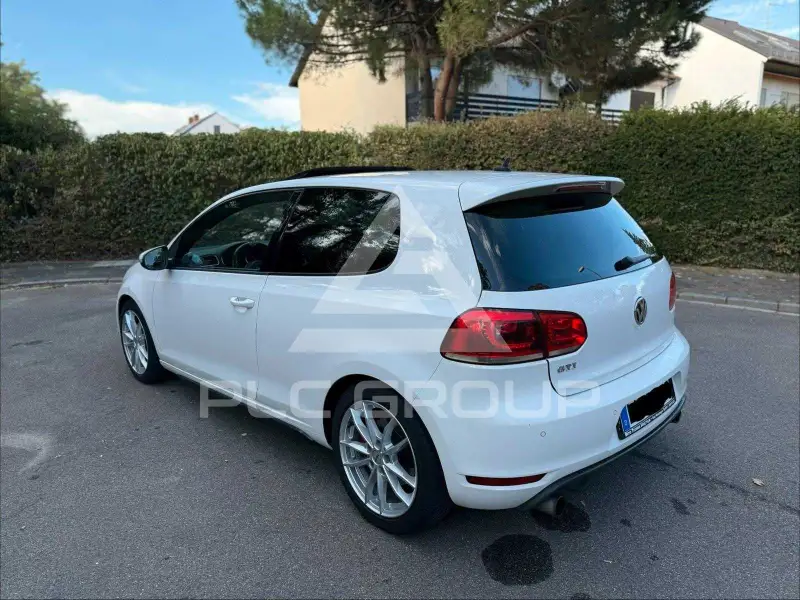 2010 Volkswagen GOLF