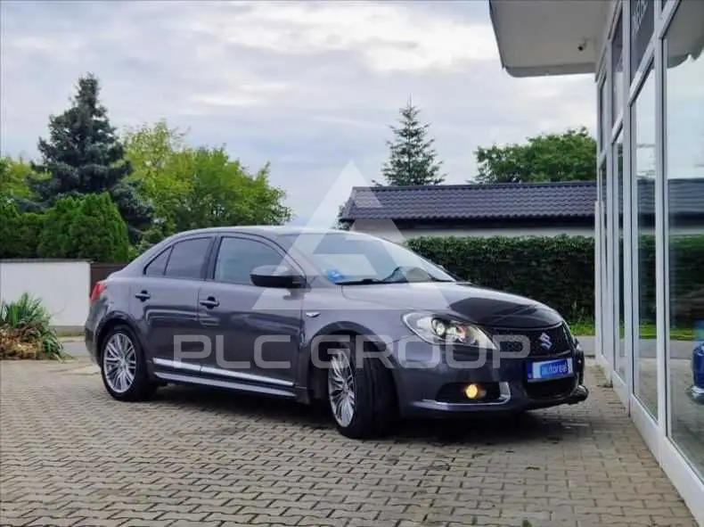 2011 Suzuki KIZASHI