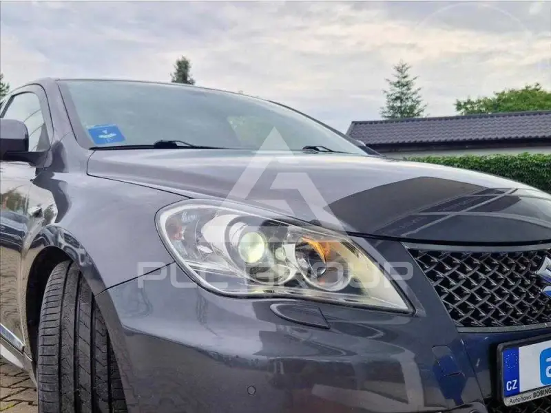 2011 Suzuki KIZASHI