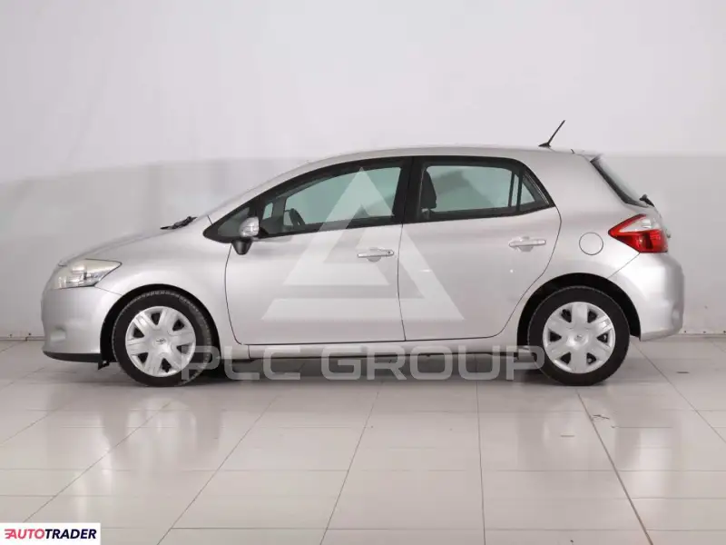 2011 Toyota AURIS