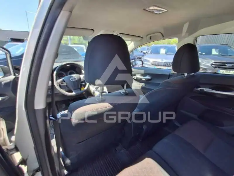 2011 Toyota AURIS