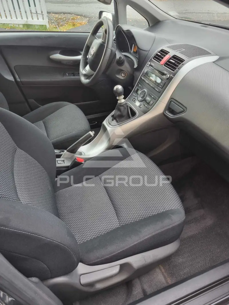 2011 Toyota AURIS