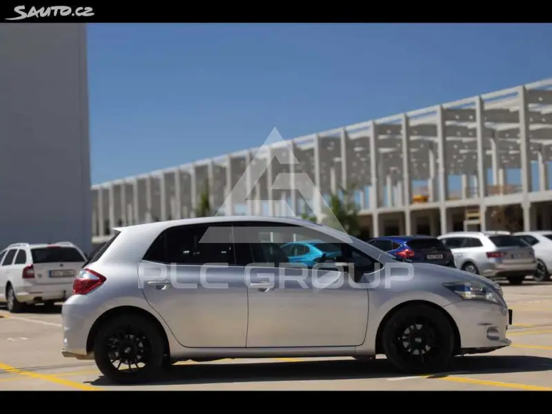 2011 Toyota AURIS