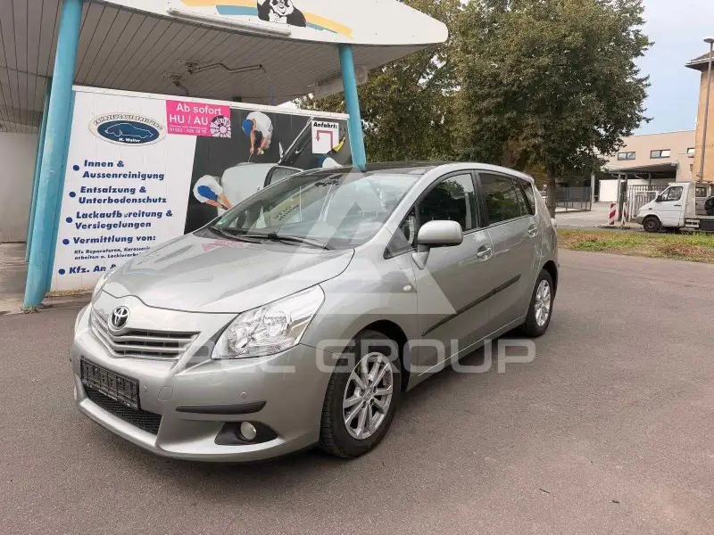 2011 Toyota VERSO