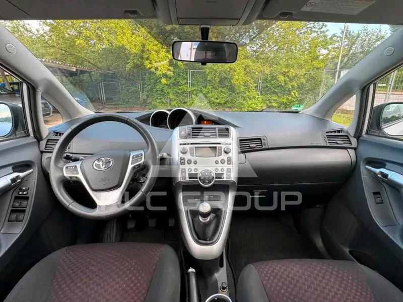 2011 Toyota VERSO
