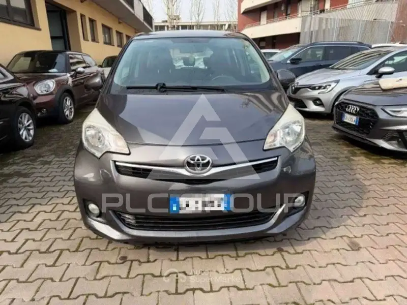 2011 Toyota VERSO