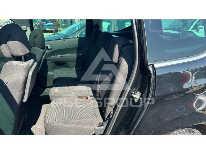 2011 Peugeot 5008