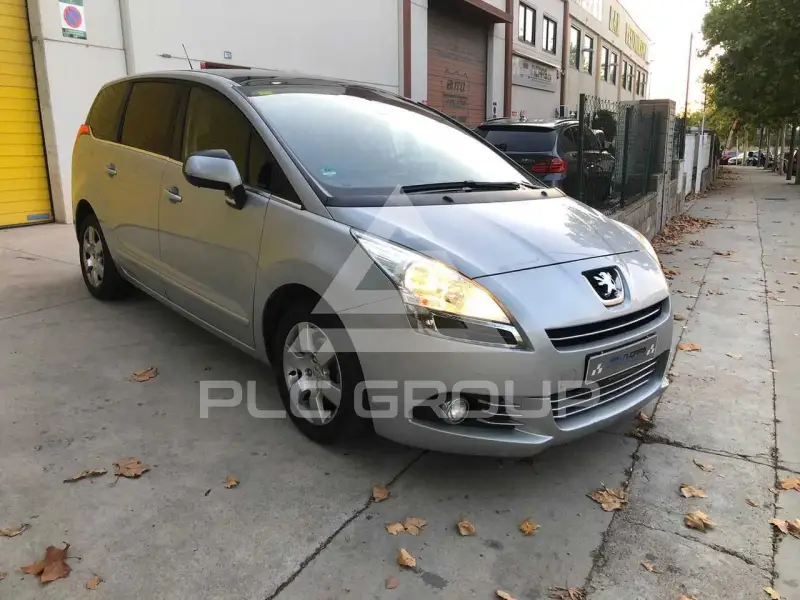 2011 Peugeot 5008