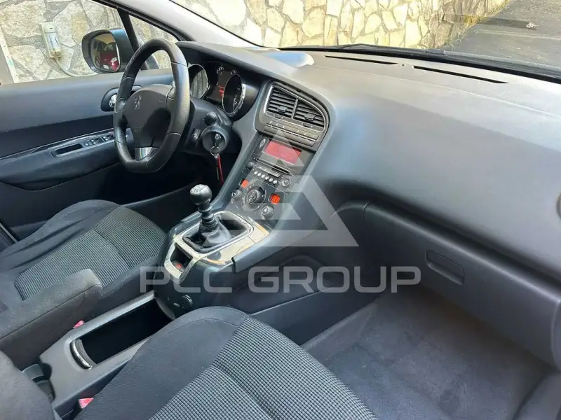 2011 Peugeot 5008